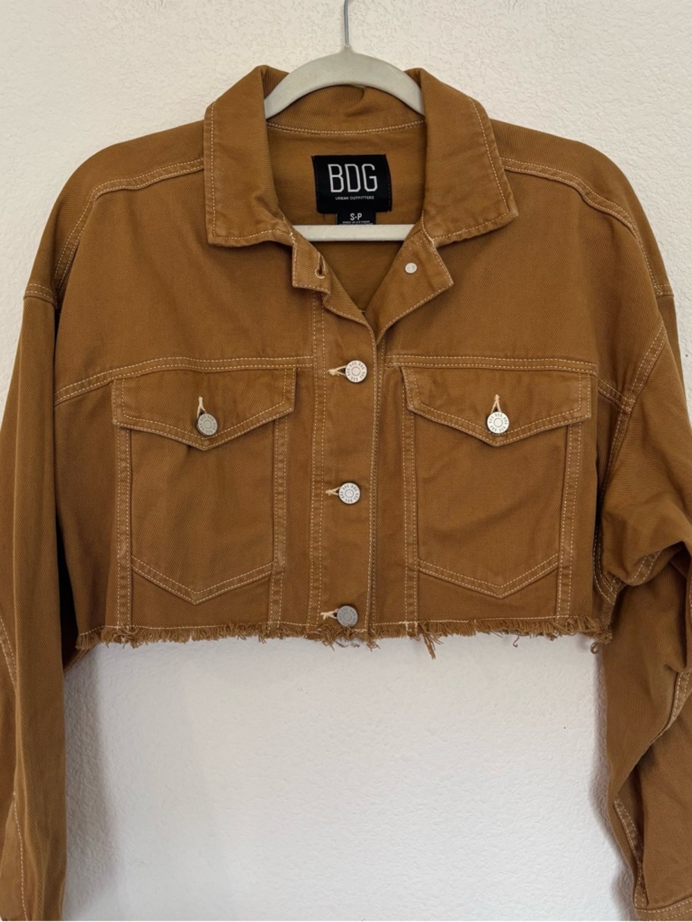 UO BDG Oversized Cropped Denim Trucker Jacket - Picture 4 of 8